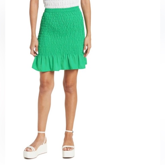Vero Moda Dresses & Skirts - Women’s Vero Moda Hollo Smocked Miniskirt in Green